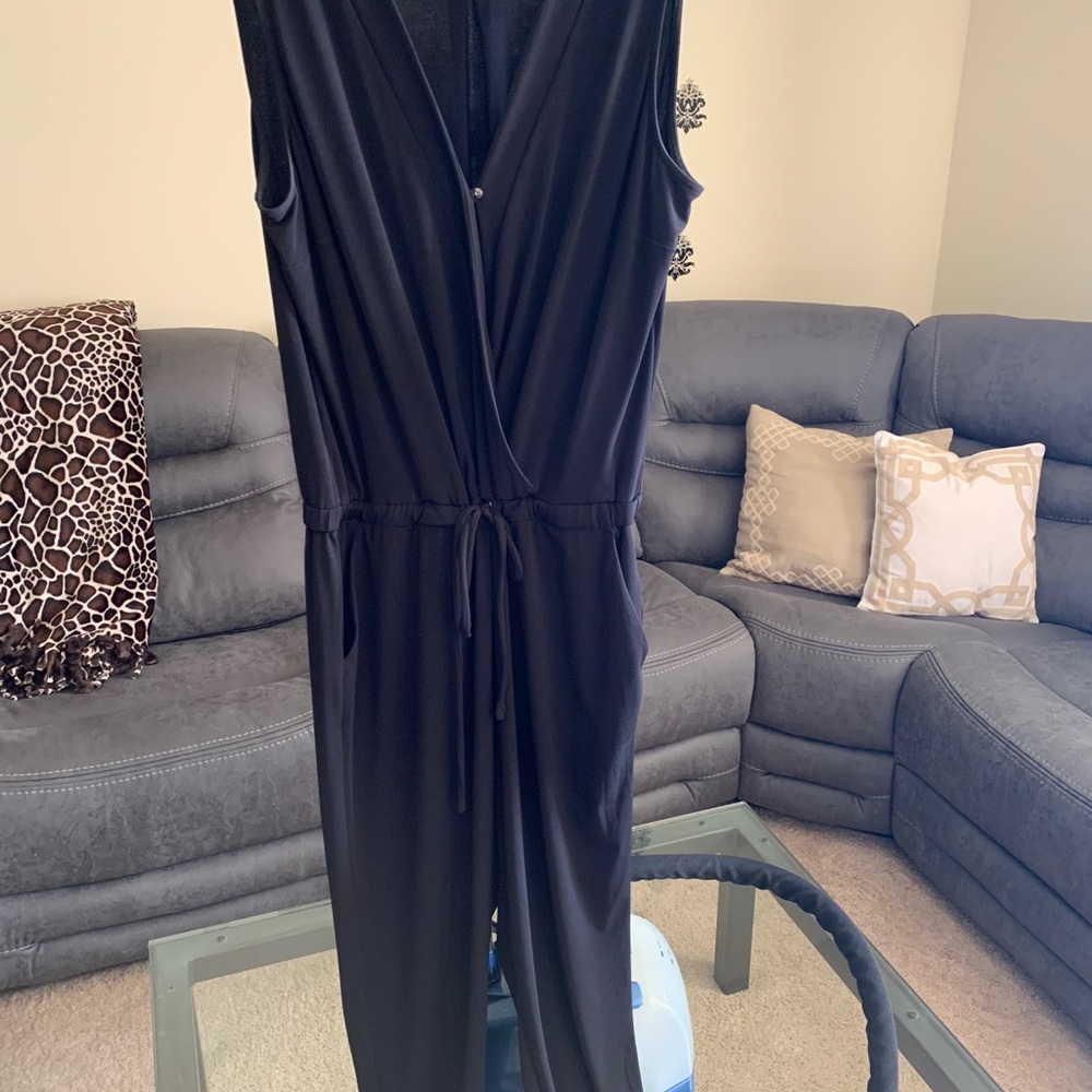 Women’s New York & Co black sleeveless jumpsuit